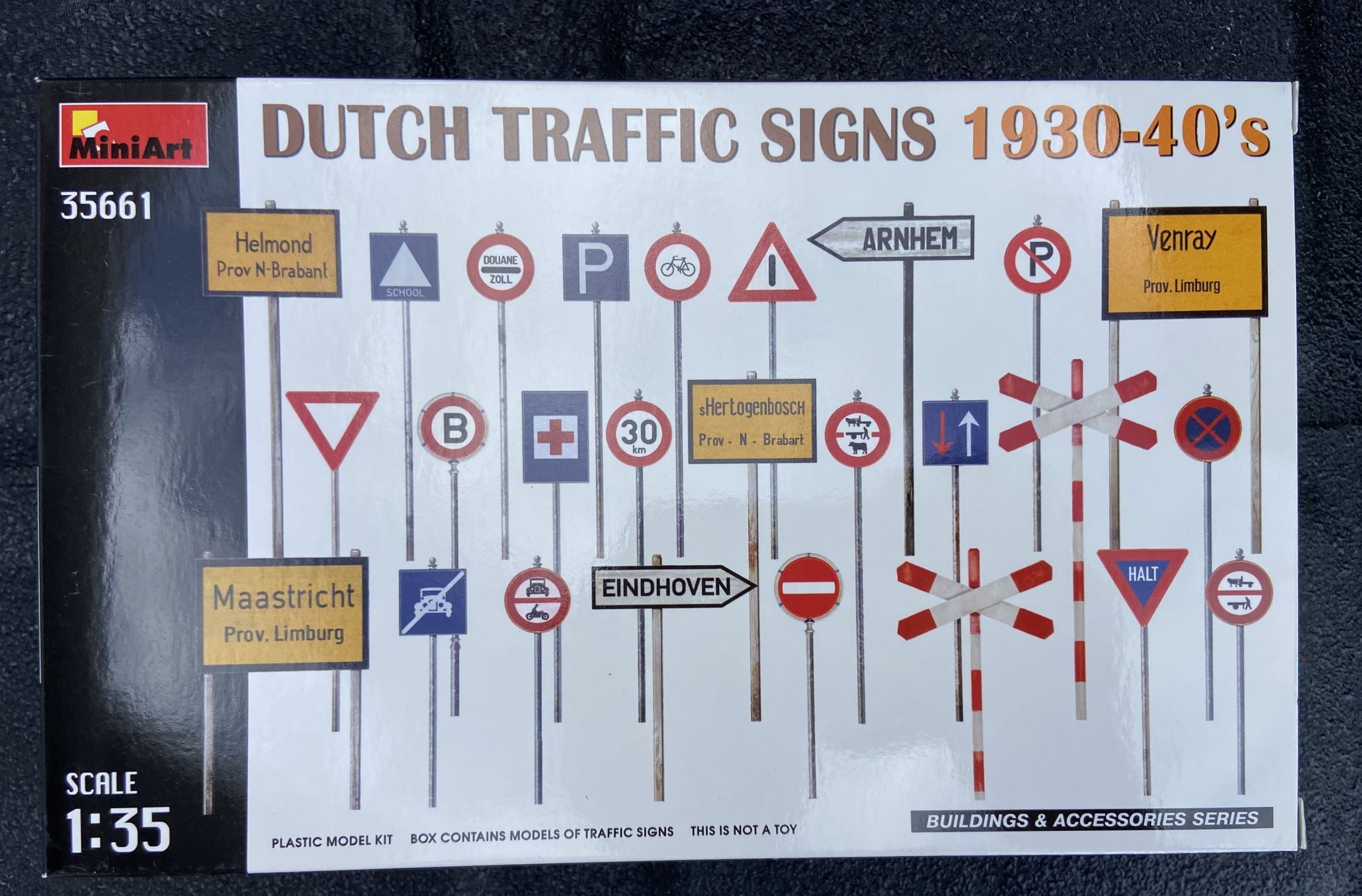 Dutch Traffic Signs 1930-40's MiniArt | No. 35661 | 1:35