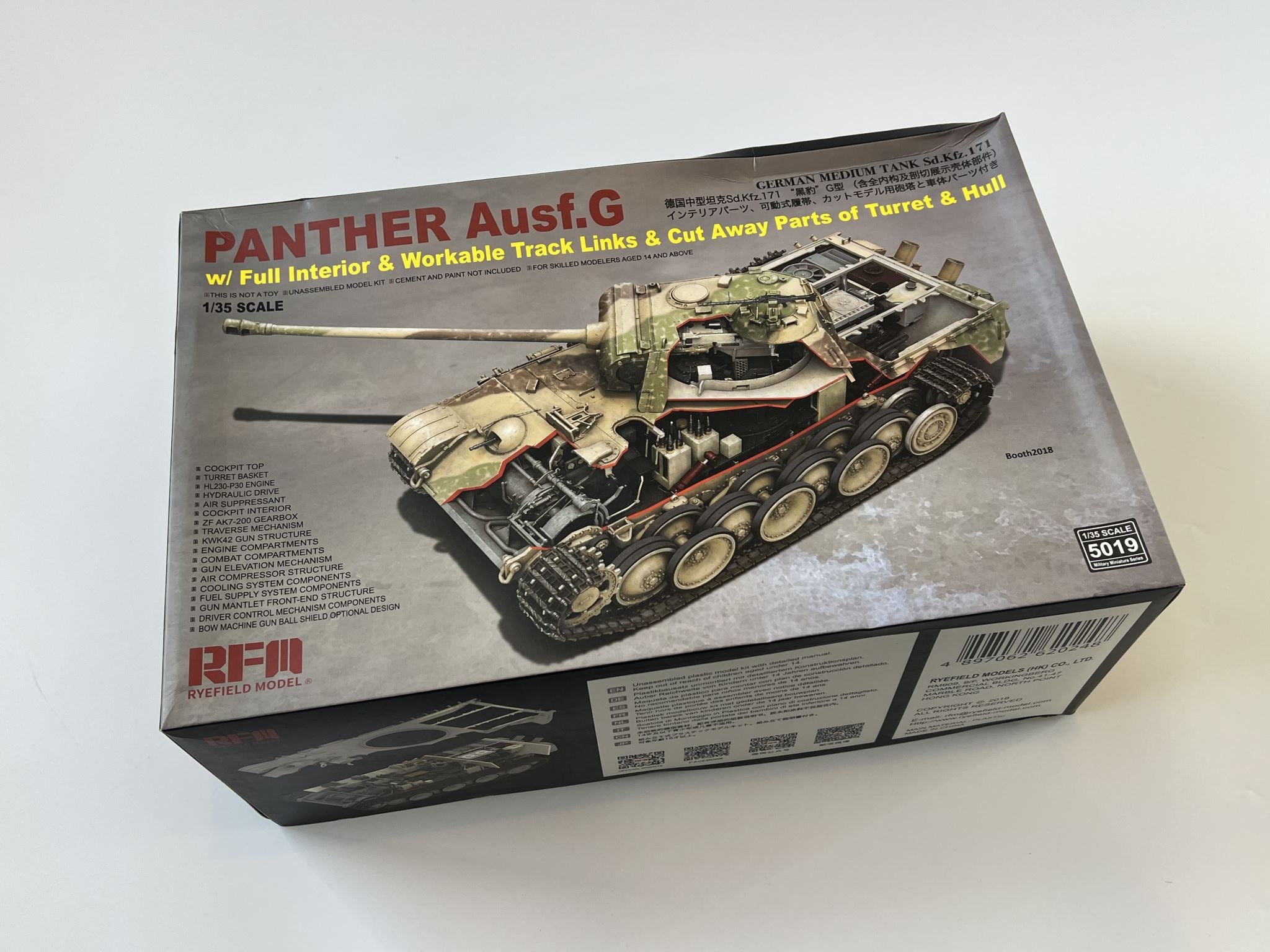 German Sd.Kfz. 171 Panther Ausf. G w/ full interior  RFM 5019 1:35