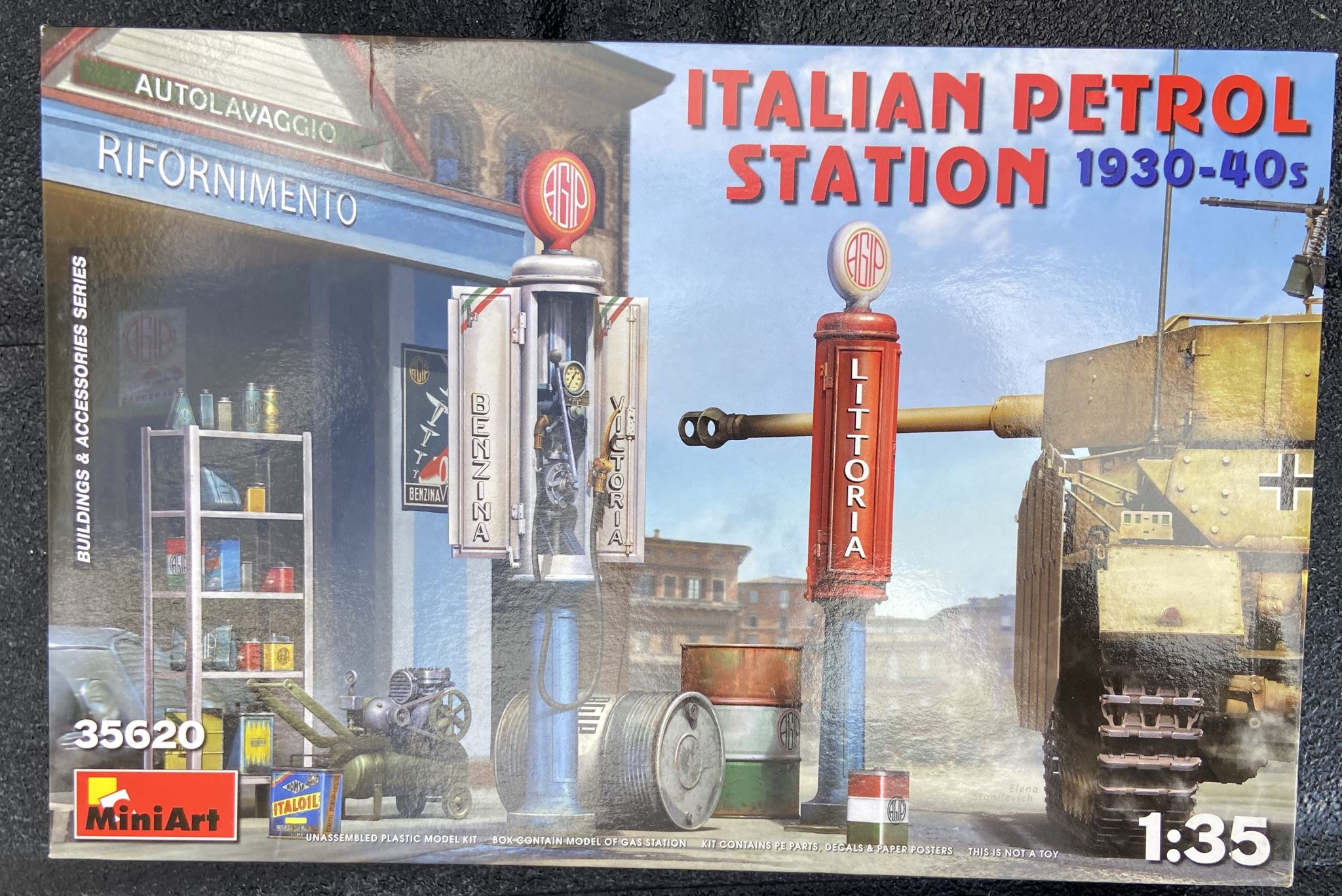 Italian Petrol Station 1930-40s MiniArt | No. 35620 | 1:35