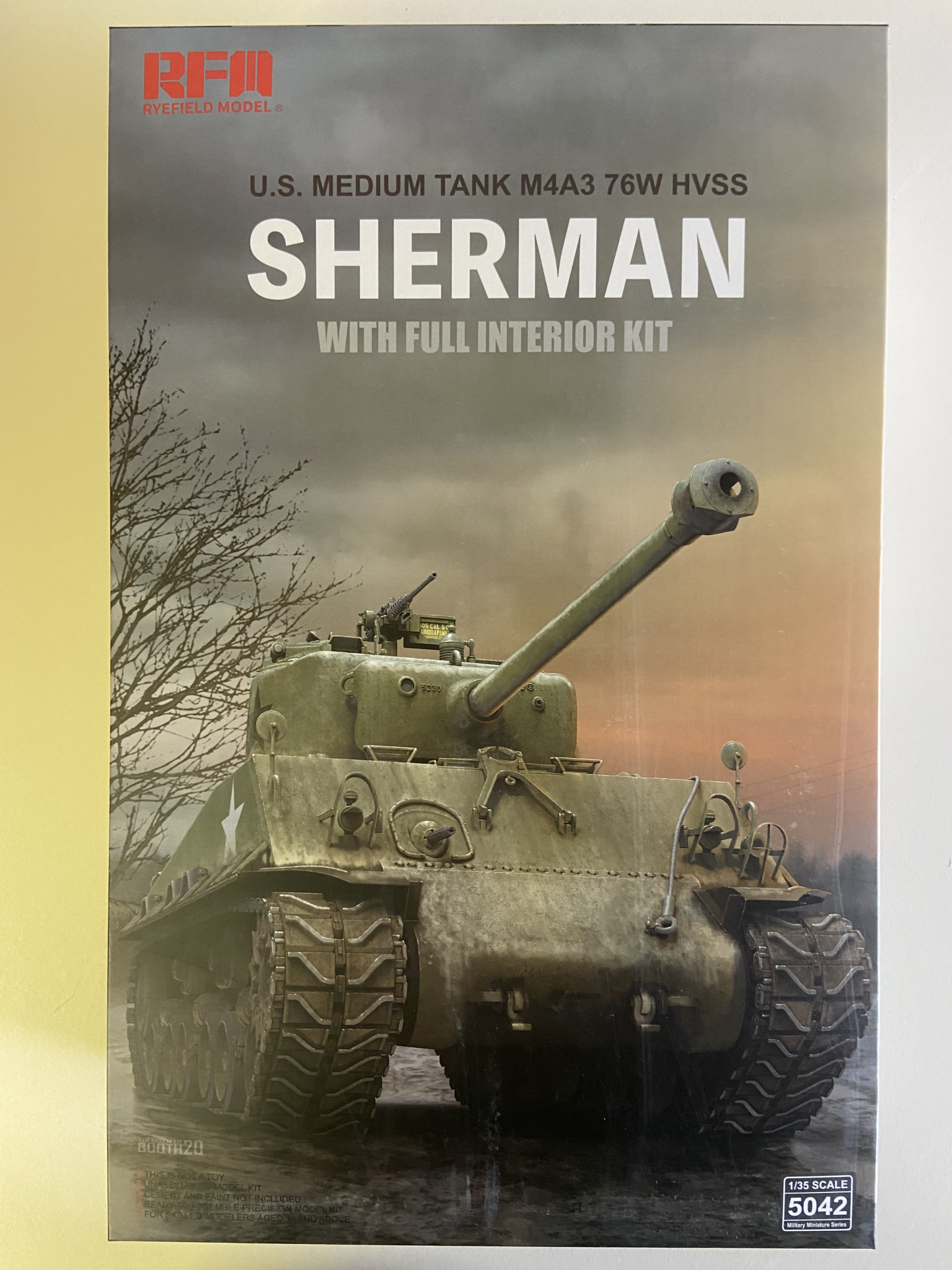 M4A3 76W HVSS Sherman w/ full interior and workable track links RFM RM-5042 1:35