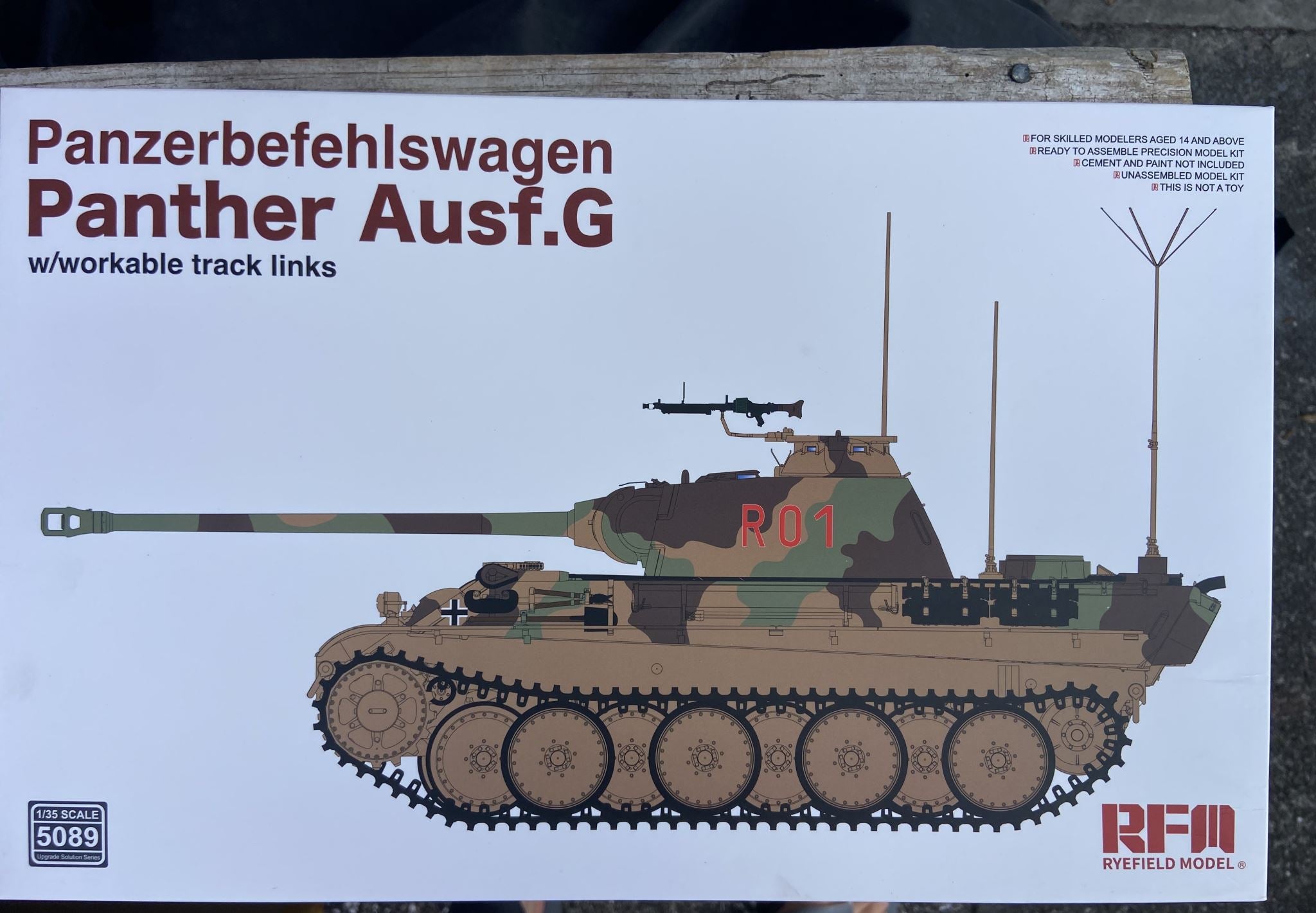 Panzerbefehlswagen Panther Ausf.G Rye Field Model  No. RM-5089 1:35