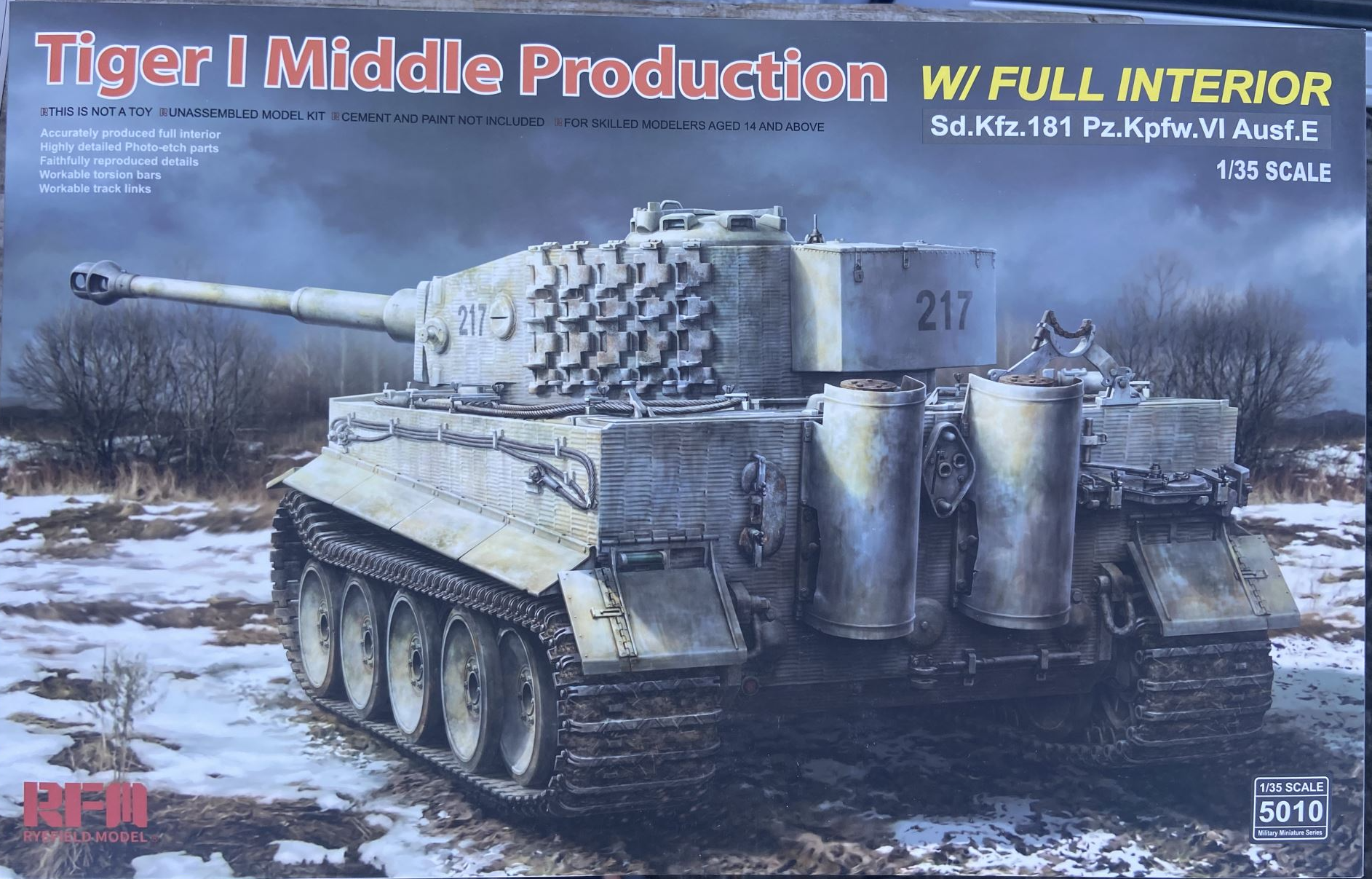 Tiger I  Ausf.E  Middle Production W/ Full Interior RFM No. RM-5010 1:35