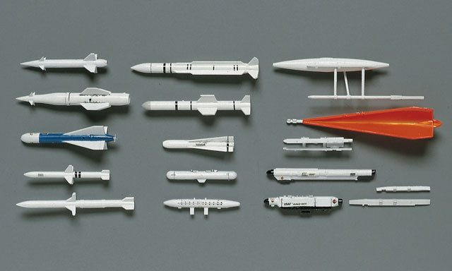 Aircraft Weapons: IV U.S. Air To Ground Missiles Hasegawa | No. 35004-400 | 1:72