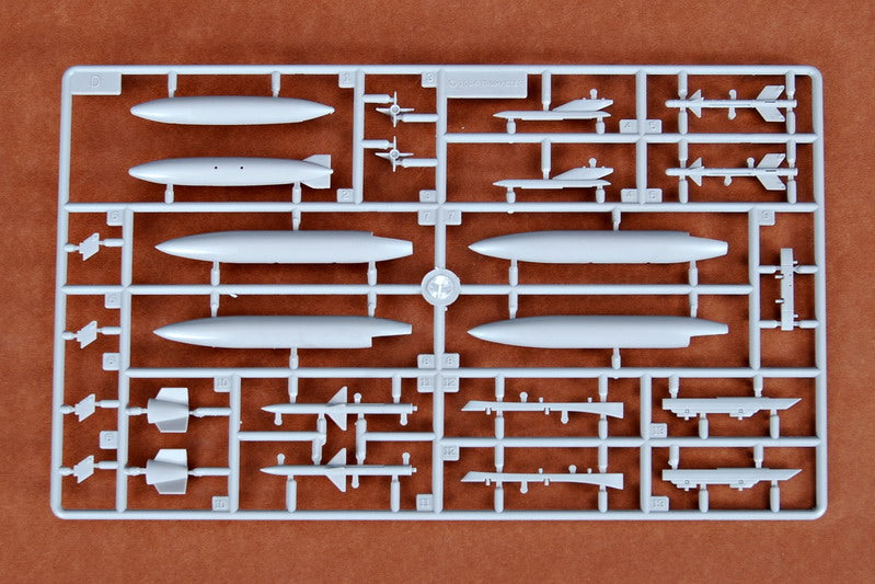 Chinese New FighterTrumpeter | No. 01611 | 1:72