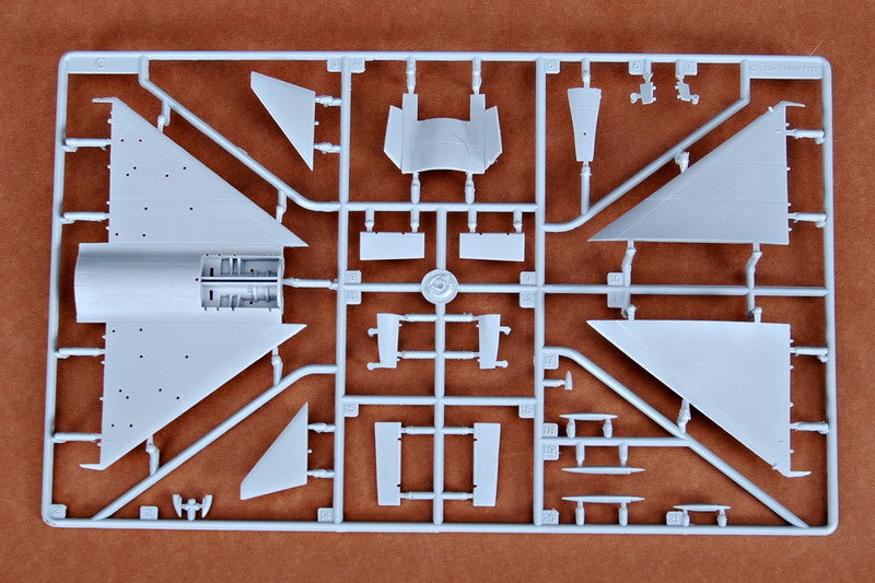 Chinese New FighterTrumpeter | No. 01611 | 1:72