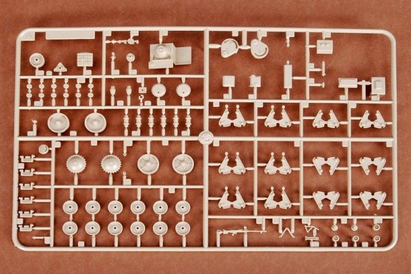 German38(H) Artillery Observation Vehicle Becker Conversion Trumpeter 00355 1:35