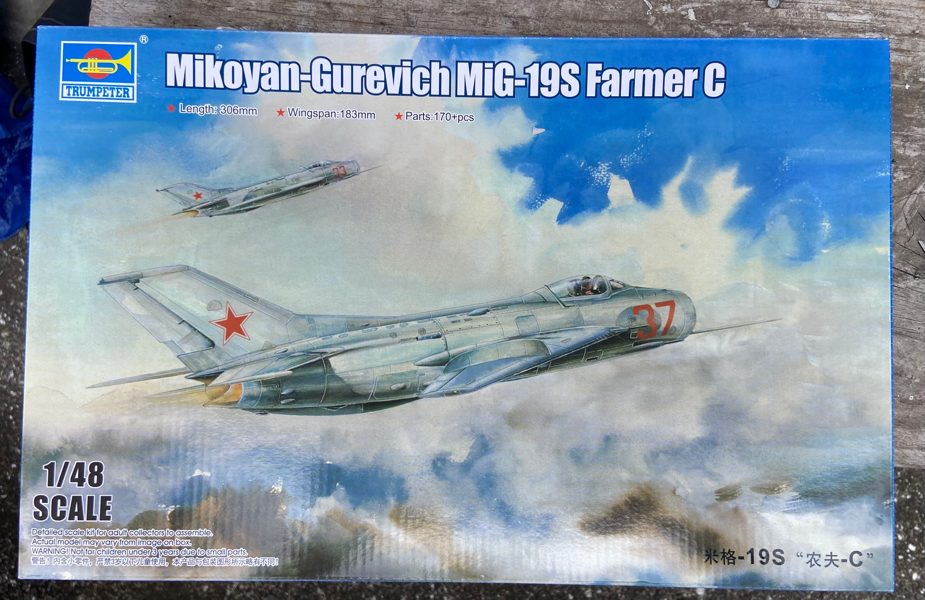 1/48 trumpeter Mig-19S farmer C