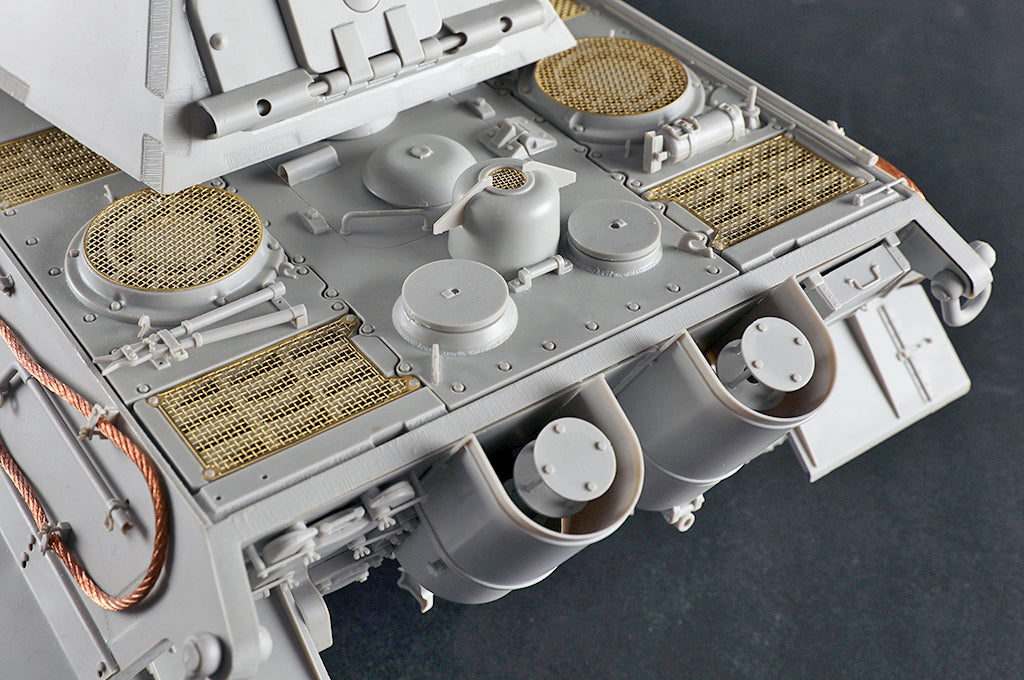 Pz.Kpfw.VI Sd.Kfz.182 Tiger II Porsche Early w/full interior Trumpeter00948 1:16