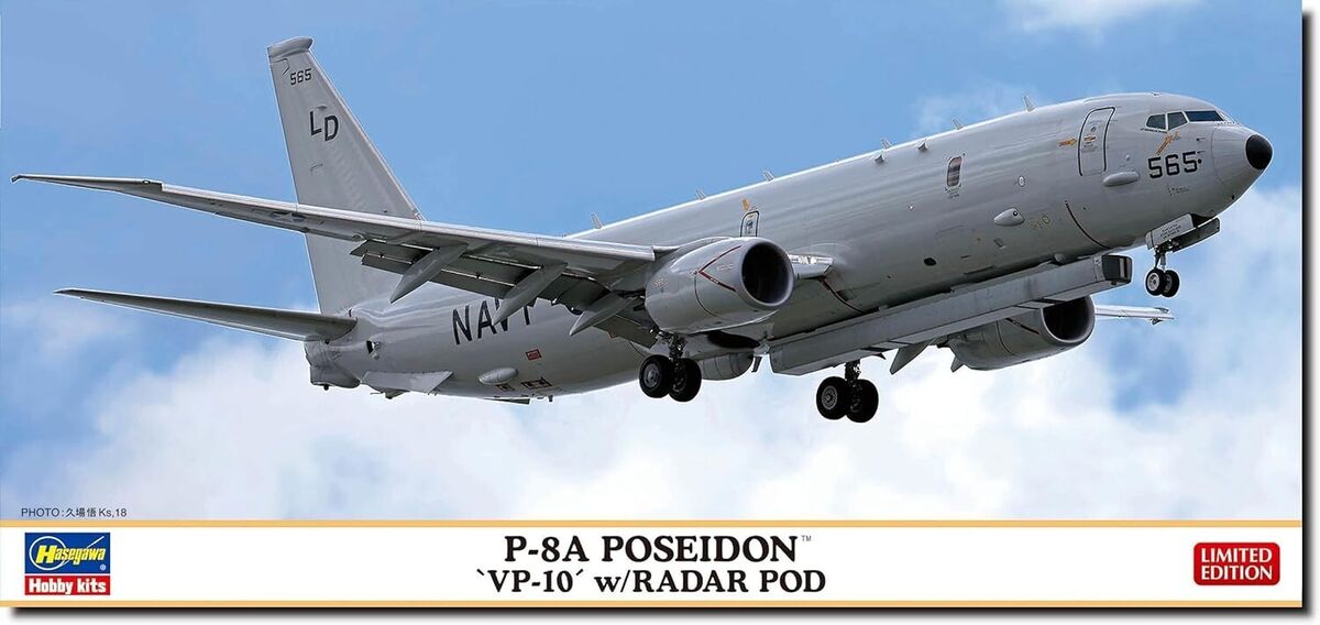 Hasegawa10856 1:200 P-8A Poseidon 'VP-10 with Radar Pod' plastic model kit