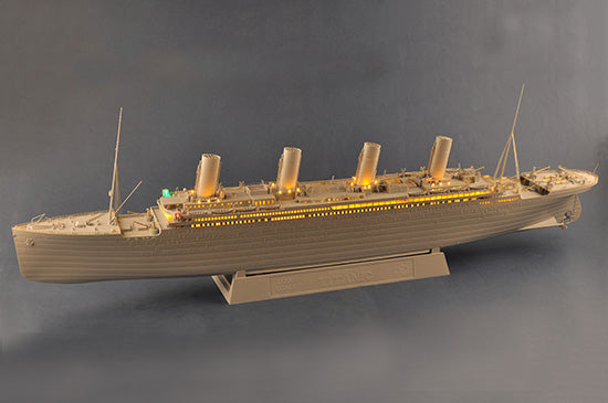 Titanic (with LED's) Trumpeter | No. 03719 | 1:200