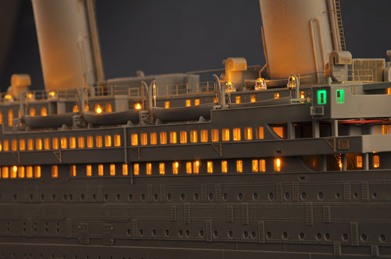 Titanic (with LED's) Trumpeter | No. 03719 | 1:200