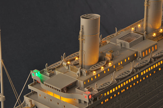 Titanic (with LED's) Trumpeter | No. 03719 | 1:200