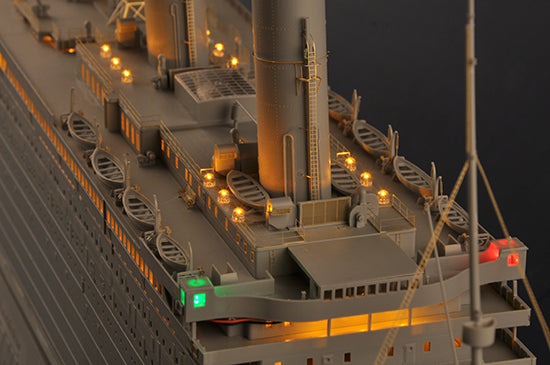 Titanic (with LED's) Trumpeter | No. 03719 | 1:200